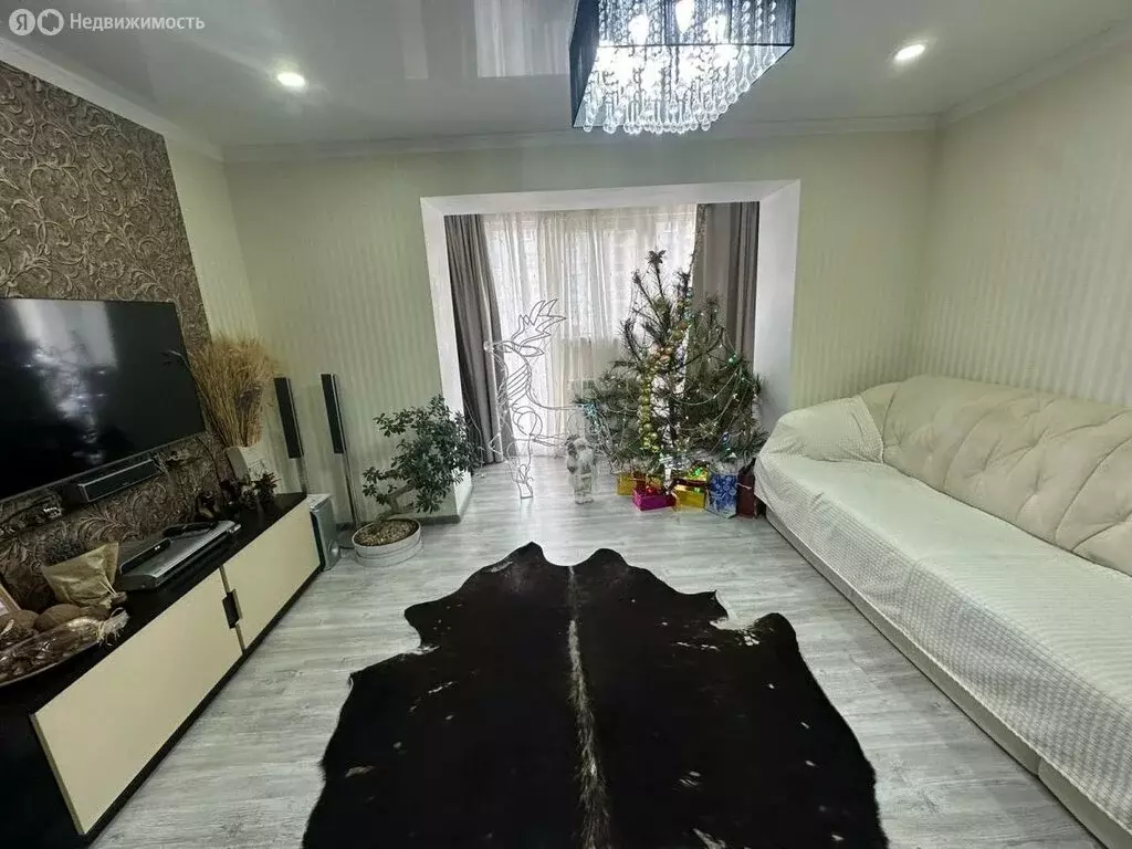 3-комнатная квартира: Каменск-Шахтинский, улица Ворошилова, 155Б (66.2 ... - Фото 0