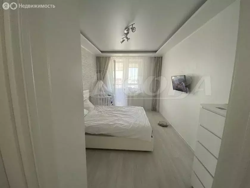 2-комнатная квартира: Тюмень, улица Пермякова, 73 (68 м) - Фото 1