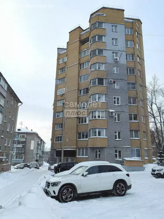 3-комнатная квартира: Киров, Первомайский район, улица МОПРа, 110А ... - Фото 1