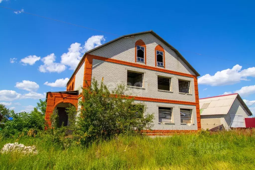 Дом в Белгородская область, Алексеевка ул. Фарджина Пасека (280 м) - Фото 1