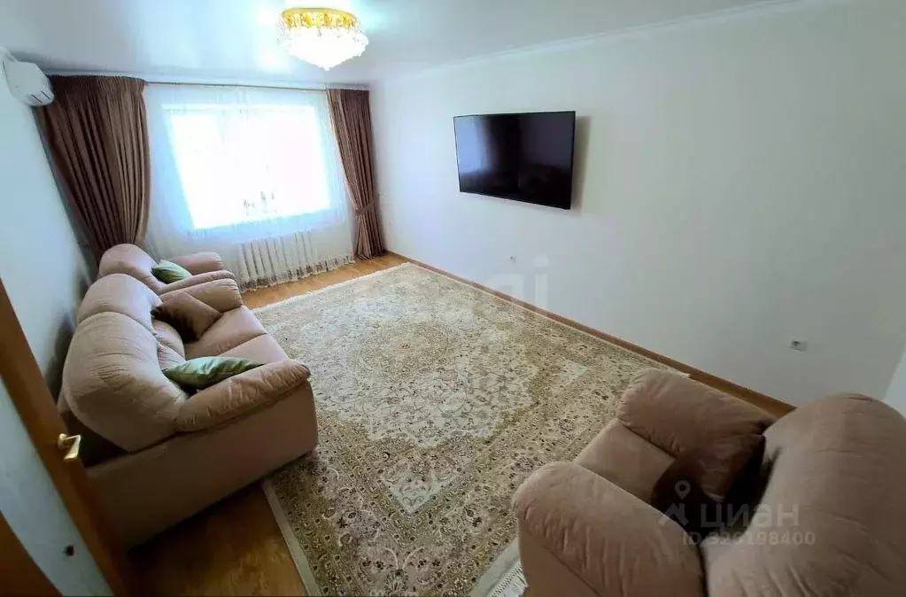 2-к кв. Краснодарский край, Ейск Красная ул. (67.8 м) - Фото 1