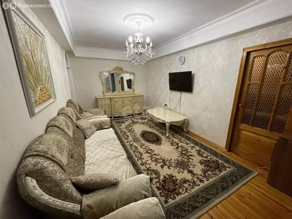 3-комнатная квартира: Махачкала, улица Ирчи Казака, 54 (70 м) - Фото 0