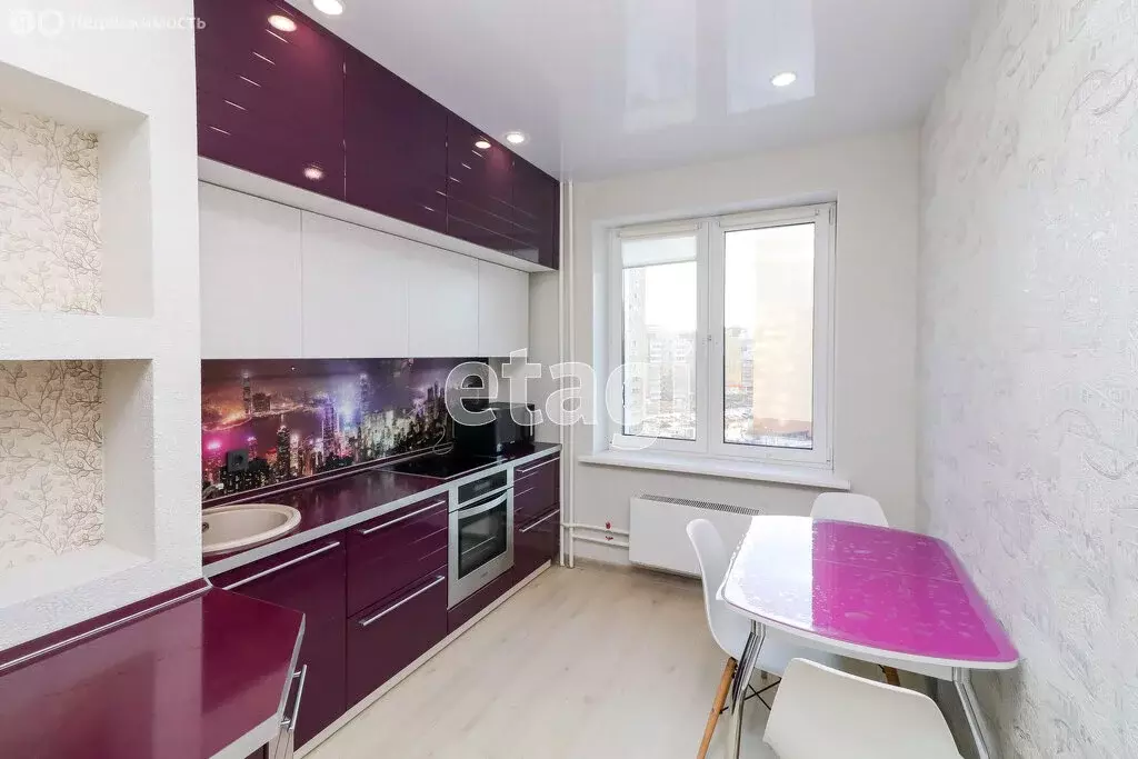 2-комнатная квартира: Тюмень, улица Бориса Опрокиднева, 2 (49.9 м) - Фото 1