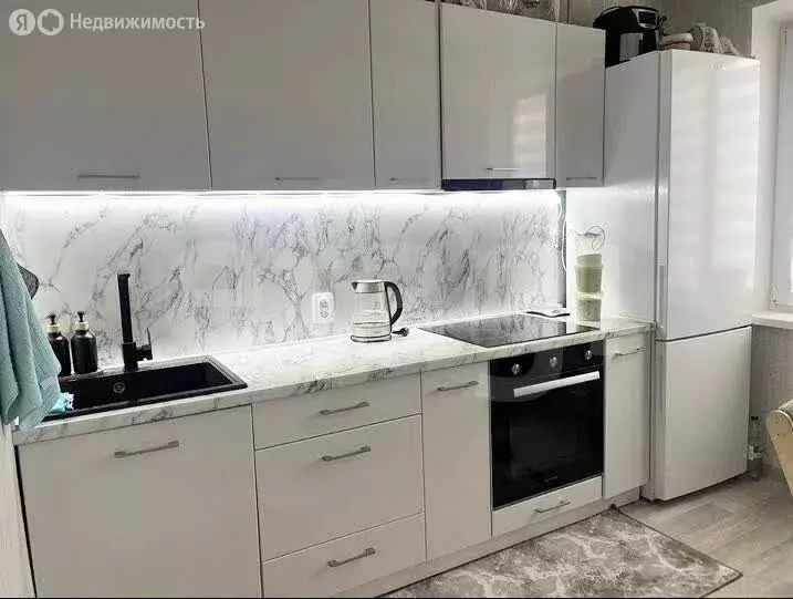 3-комнатная квартира: Златоуст, квартал Медик, 6 (65.1 м) - Фото 1