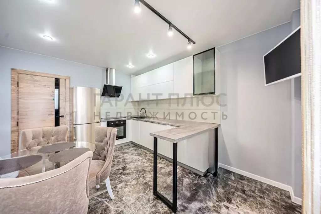 3-к кв. Липецкая область, Липецк ул. И.В. Свиридова, 22к1 (81.8 м) - Фото 1