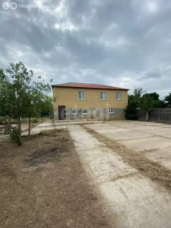 Дом в Камызякский район, село Бирючек, Набережная улица (167.3 м) - Фото 1