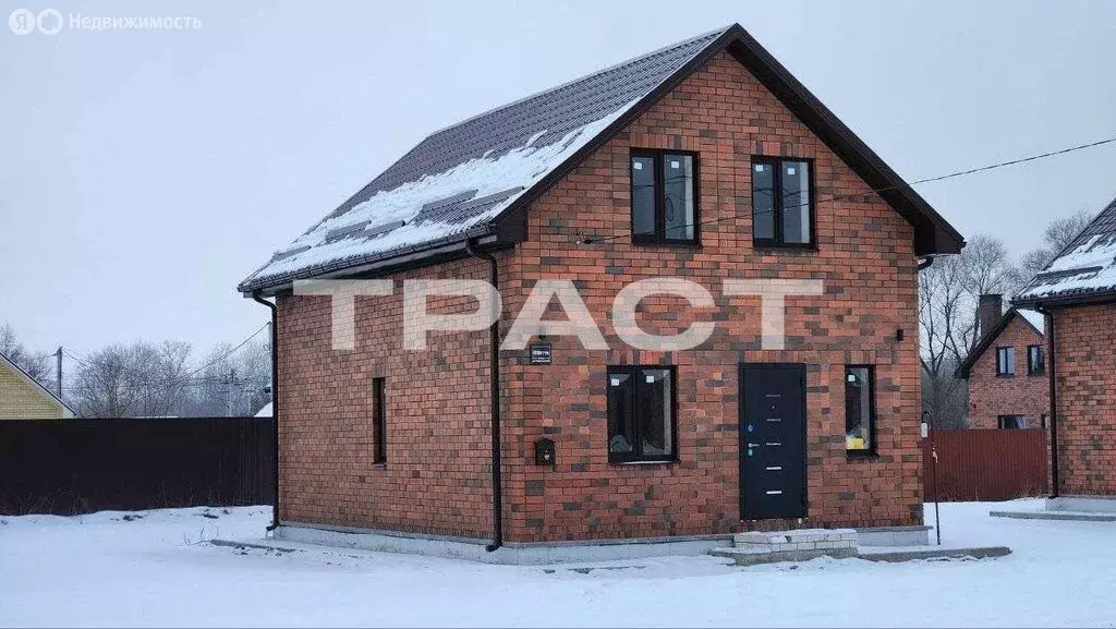 Дом в село Новая Усмань, Октябрьская улица (100 м) - Фото 1