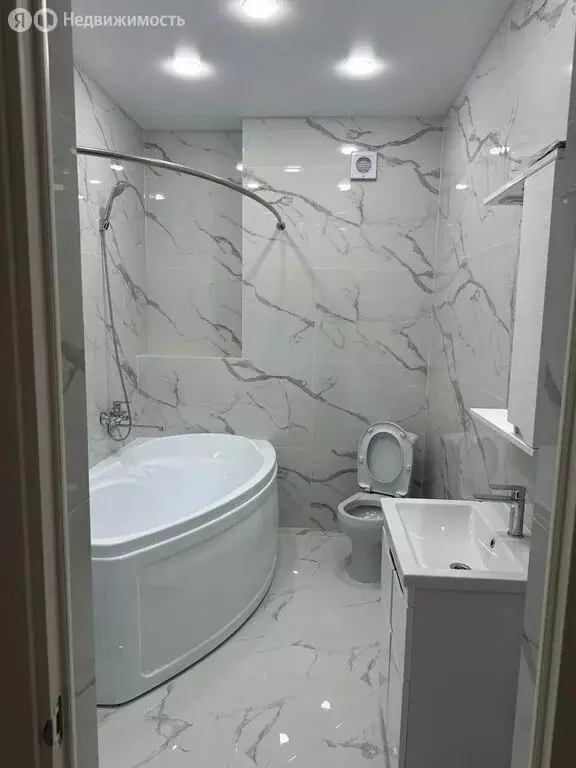 2-комнатная квартира: Махачкала, улица Лизы Чайкиной, 69 (79.6 м) - Фото 1