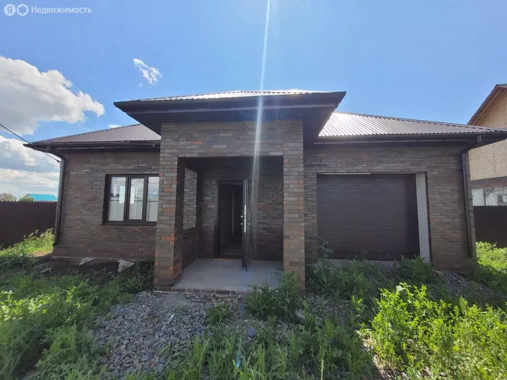 Дом в посёлок Новоомский, улица 70 лет Победы (170 м) - Фото 1