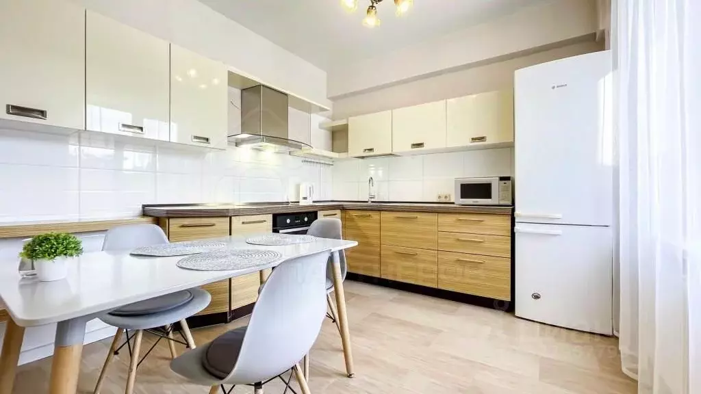 2-к кв. Иркутская область, Иркутск Красногвардейская ул., 22/2 (62.0 ... - Фото 1