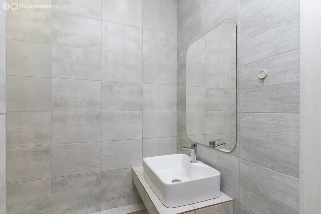 3-комнатная квартира: Тюмень, улица Федюнинского, 56к2 (55.8 м) - Фото 1