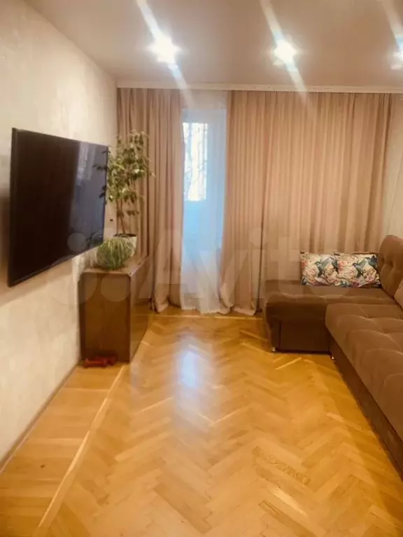 3-к. квартира, 70 м, 4/6 эт. - Фото 0