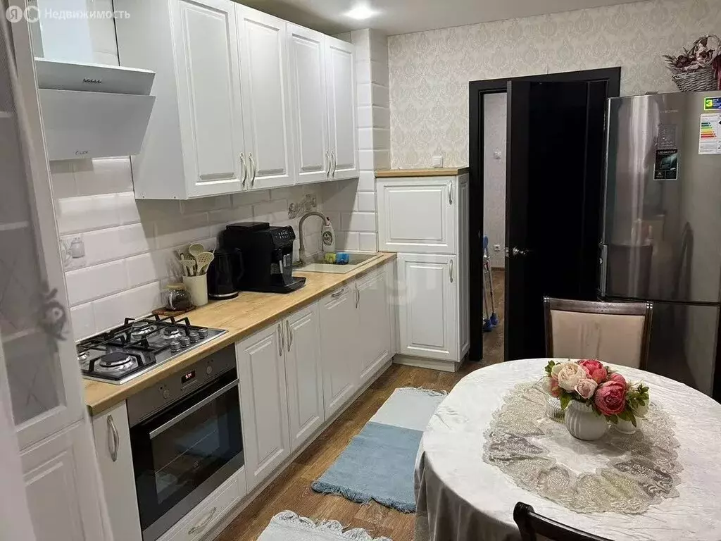 2-комнатная квартира: Набережные Челны, улица Аделя Кутуя, 5А (70 м) - Фото 1