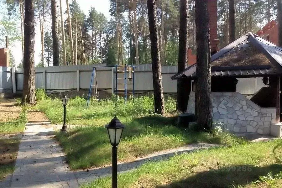 Дом в Свердловская область, Екатеринбург Лечебный мкр,  (200 м) - Фото 2