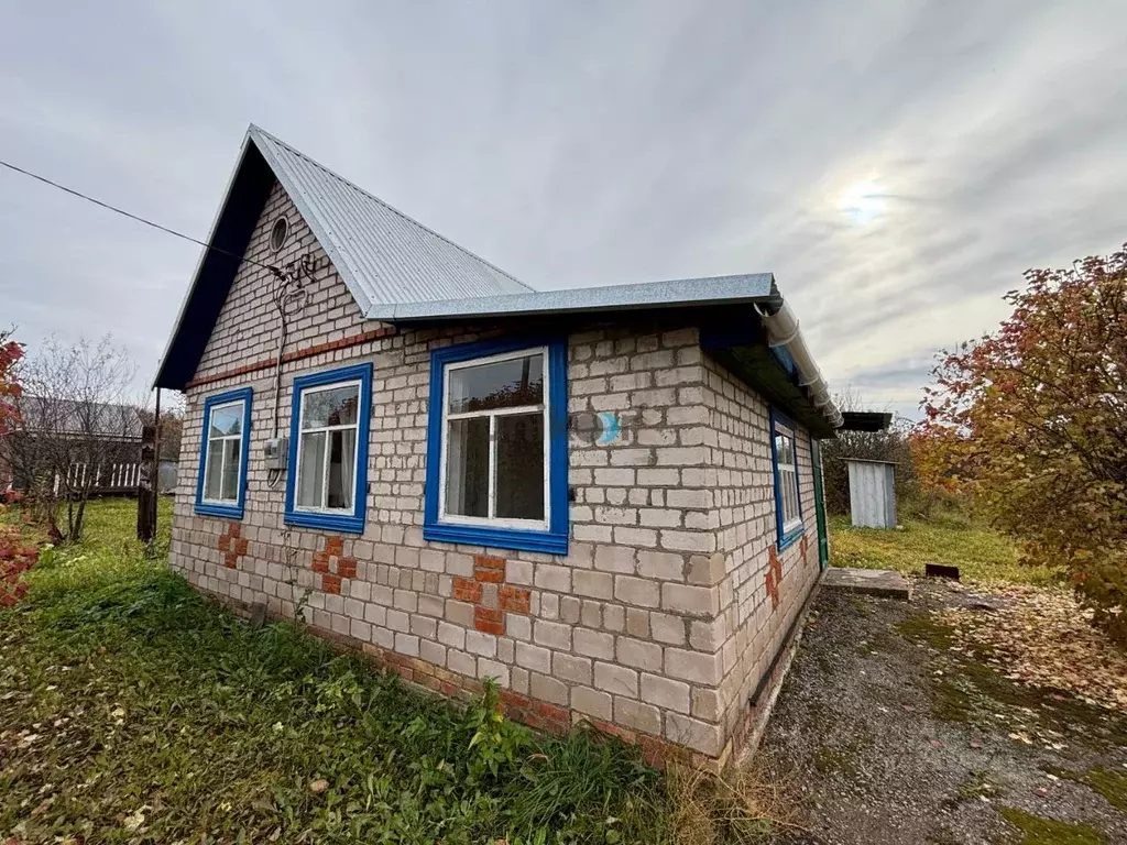 Дом в Башкортостан, Иглинский район, Балтийский сельсовет, д. ... - Фото 1