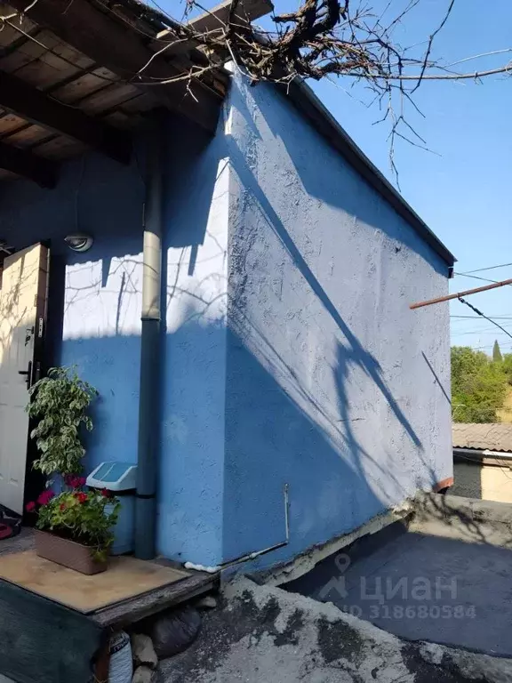 Гараж в Крым, Алушта ул. Октябрьская (30 м) - Фото 1