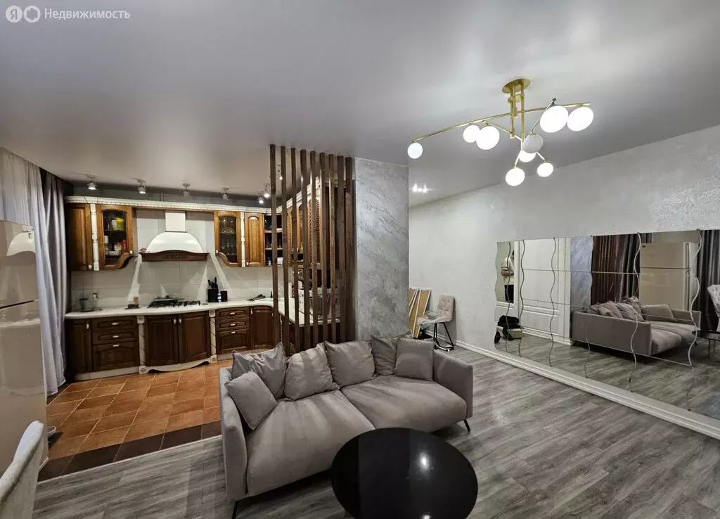 4-комнатная квартира: Новый Уренгой, район Северная Жилая Часть, ... - Фото 1