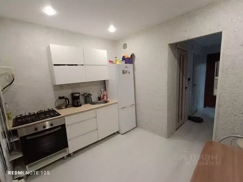 1-к кв. Курганская область, Курган Заозерный жилрайон, 3-й мкр, 13 ... - Фото 0