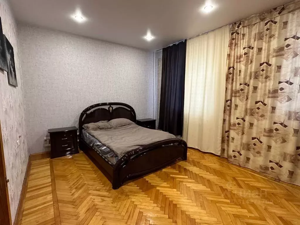 3-к кв. Татарстан, Казань ул. Исмаила Гаспринского, 31 (90.0 м) - Фото 0