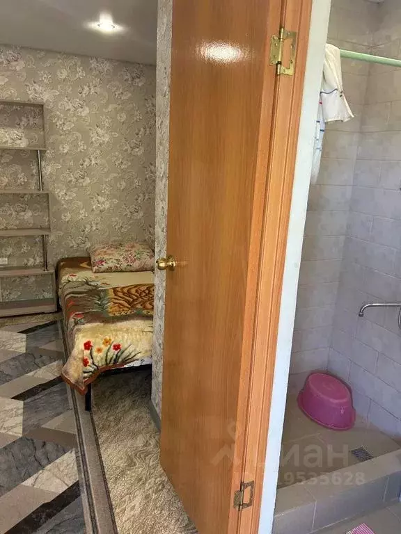 Комната Оренбургская область, Соль-Илецк ул. Ленина, 2/2 - Фото 1