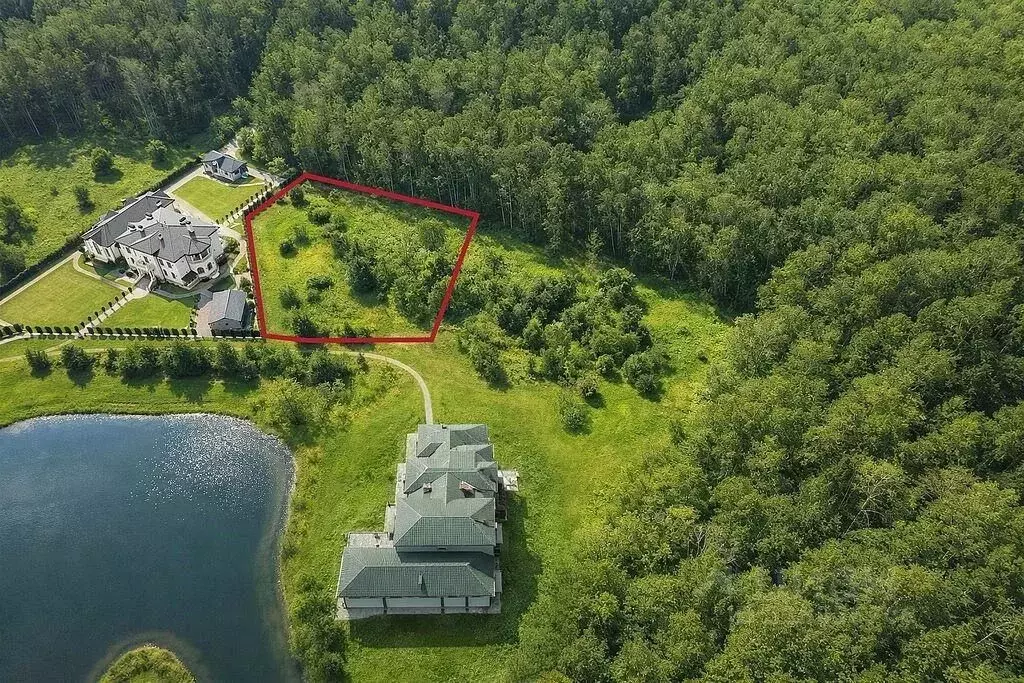 Участок в Московская область, Красногорск городской округ, д. ... - Фото 1