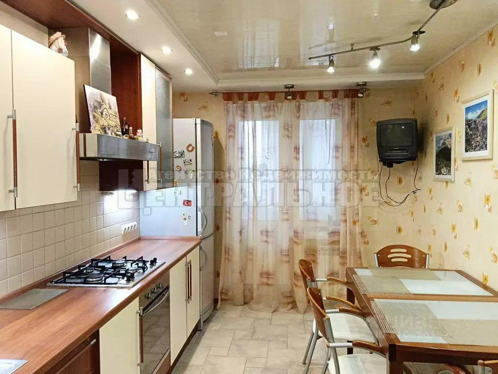 3-к кв. Смоленская область, Смоленск ул. Нахимова, 29 (80.0 м) - Фото 0