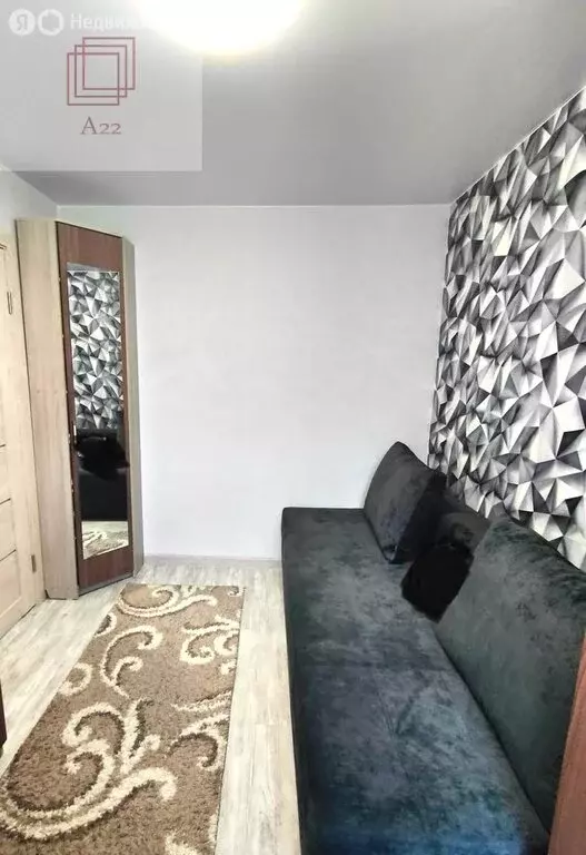 3-комнатная квартира: Барнаул, улица Островского, 60 (56 м) - Фото 0