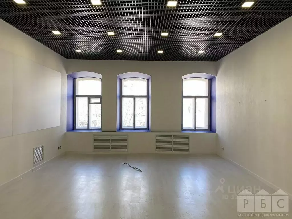 Помещение свободного назначения в Саратовская область, Саратов просп. ... - Фото 1