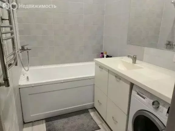 3-комнатная квартира: Краснодар, улица Цезаря Куникова, 24к1 (70 м) - Фото 0