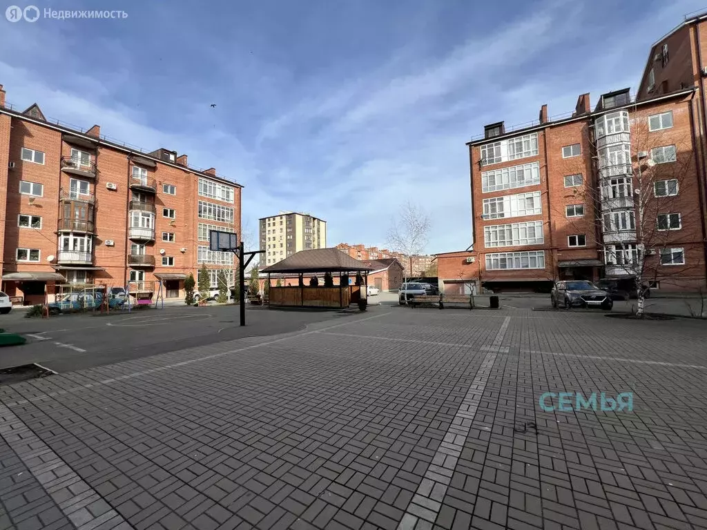 3-комнатная квартира: Владикавказ, улица Морских Пехотинцев, 15А (94 ... - Фото 1