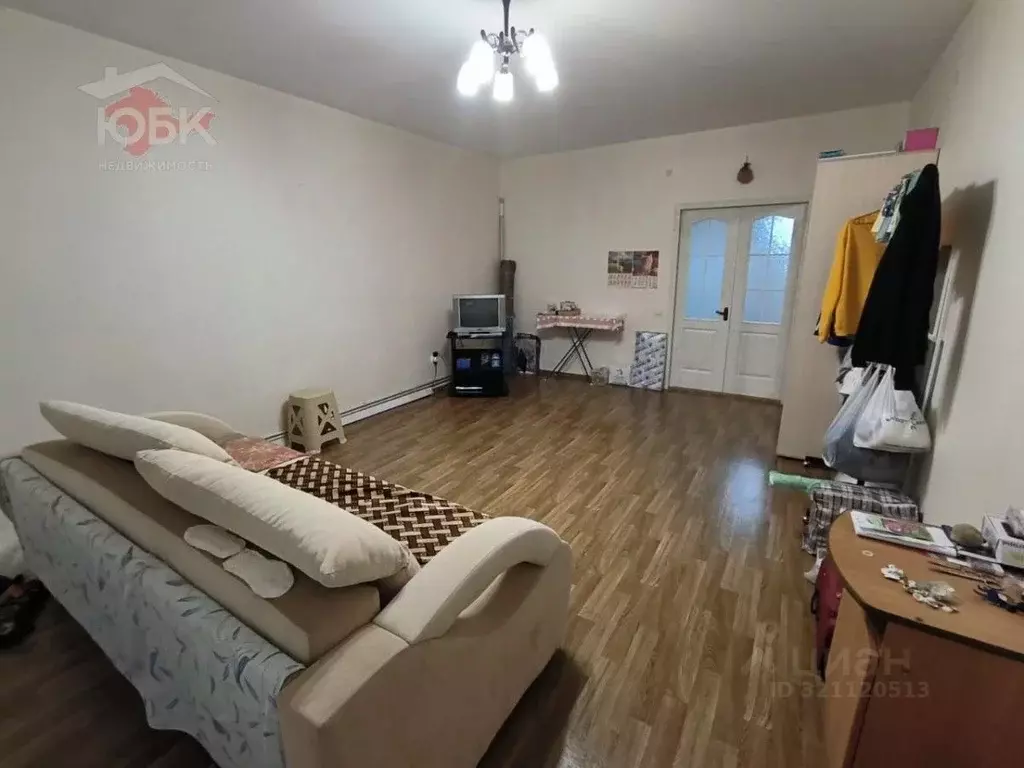 1-к кв. Крым, Сакский район, с. Уютное ул. Кирова, 32 (57.0 м) - Фото 0