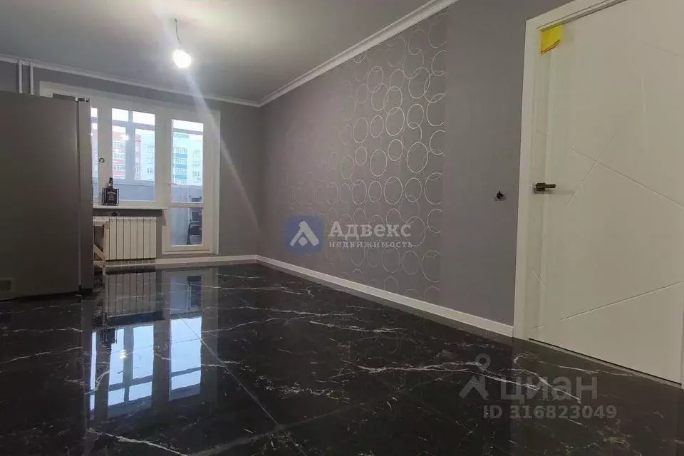 3-к кв. Тюменская область, Тюмень ул. Федюнинского, 56к1 (92.7 м) - Фото 0