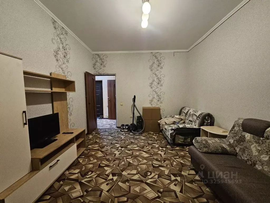 1-к кв. Краснодарский край, Абинск Нефтепромысловая ул., 111 (37.2 м) - Фото 1