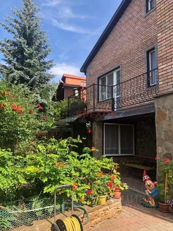 Дом в Ростовская область, Миллерово ул. Подвойского, 81 (320 м) - Фото 1