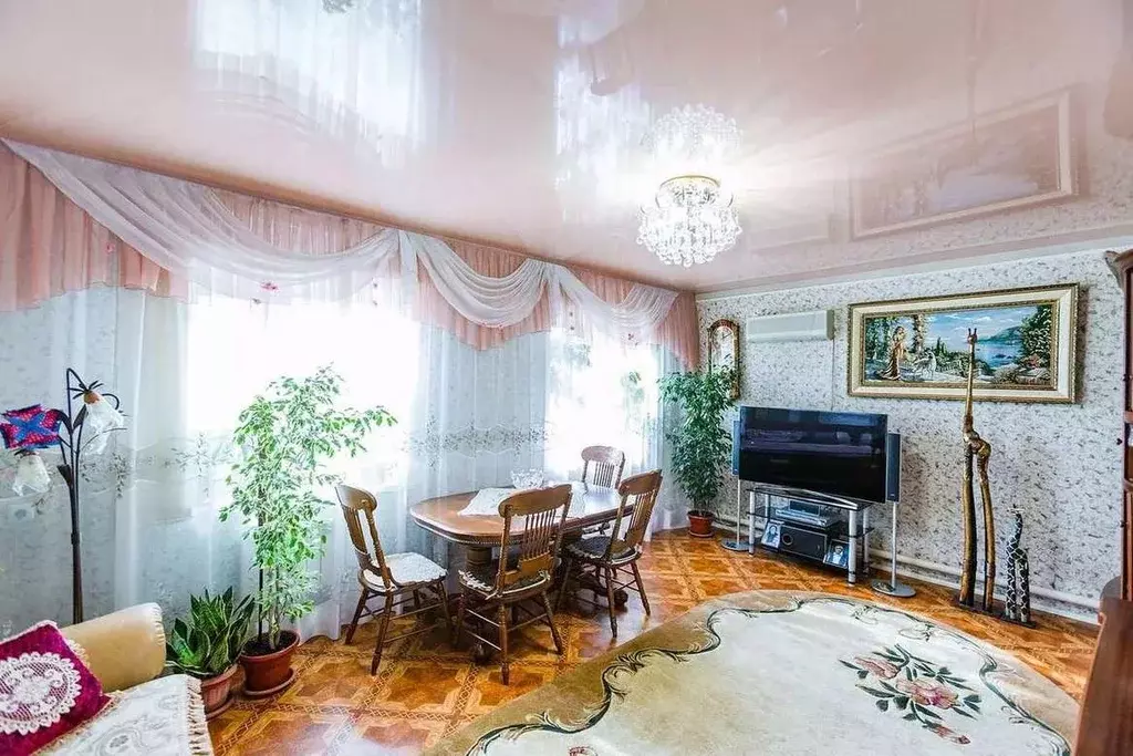 Дом в Астраханская область, Астрахань ул. Николая Островского, 91 (100 ... - Фото 1