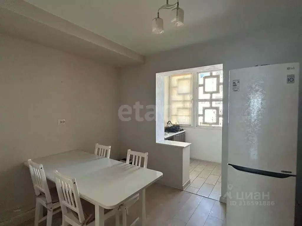 3-к кв. Калмыкия, Элиста Ипподромная ул., 107к3 (63.2 м) - Фото 1