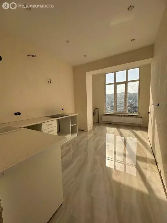 3-комнатная квартира: Нальчик, улица Тлостанова, 28 (100 м) - Фото 1