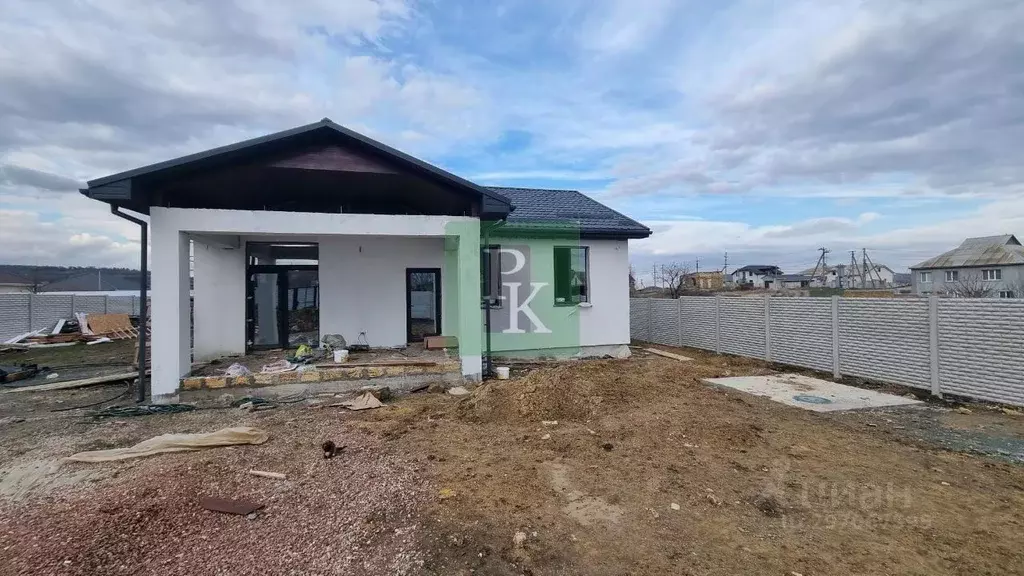 Дом в Крым, Симферопольский район, Добровское с/пос, с. Пионерское ул. ... - Фото 1