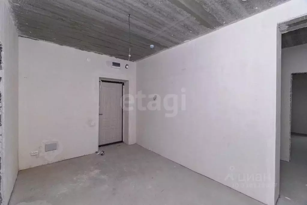 2-к кв. Тюменская область, Тюмень ул. Республики, 204к6 (66.1 м) - Фото 0