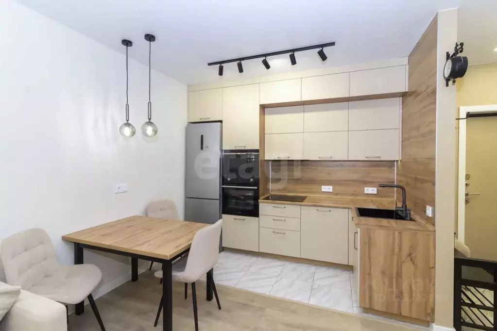 2-к кв. Тюменская область, Тюмень ул. Фармана Салманова, 16 (56.1 м) - Фото 1