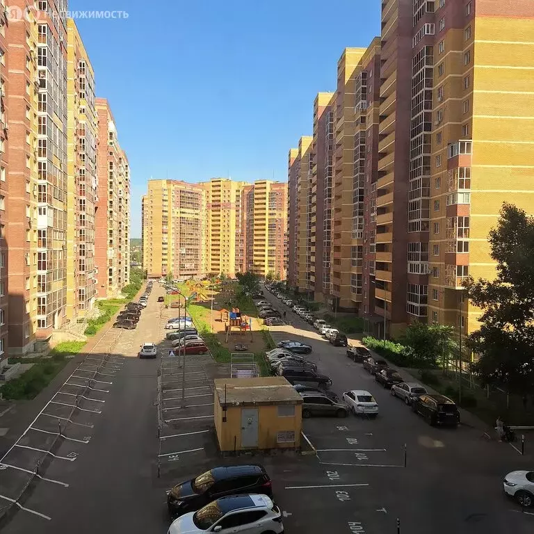 3-комнатная квартира: Казань, улица Тыныч, 1 (80.6 м) - Фото 0