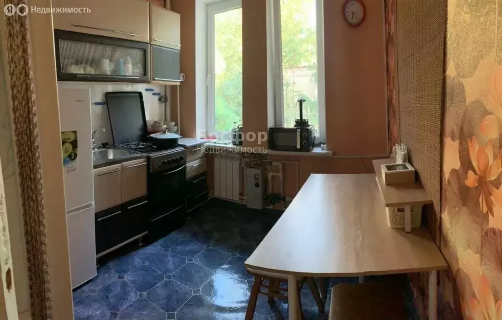 3-комнатная квартира: посёлок городского типа Приморский, улица ... - Фото 1