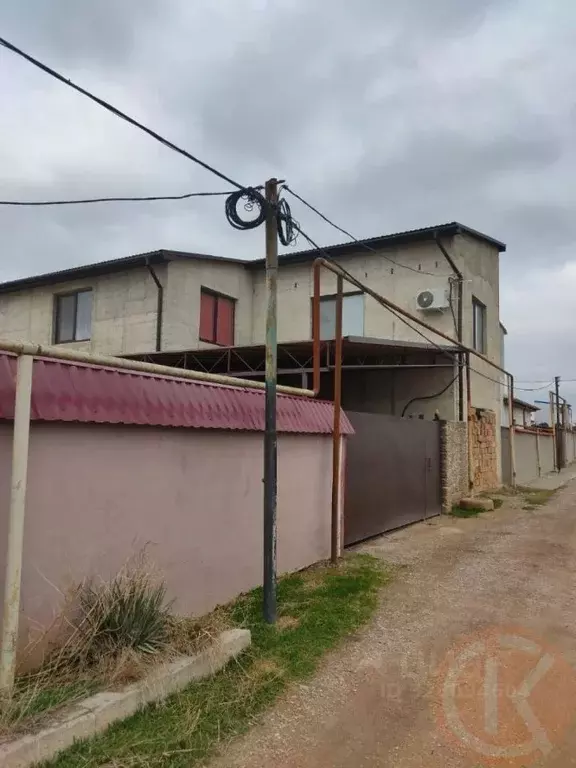 Дом в Крым, Сакский район, с. Уютное ул. Крымская, 11 (250 м) - Фото 1