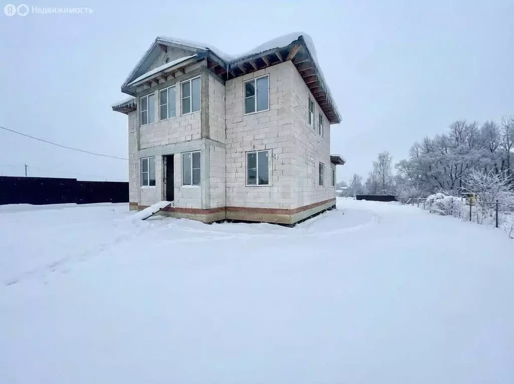 Дом в село Лукерьино, Яблоневая улица (244 м) - Фото 1