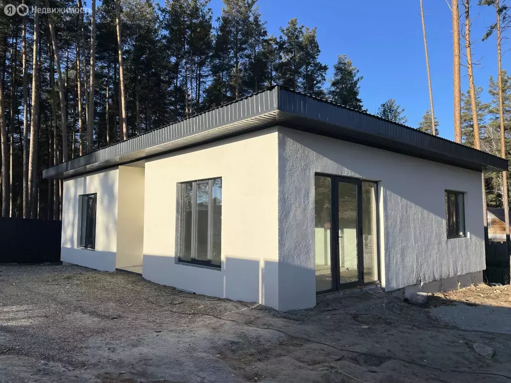 Дом в Кедровое, улица 40 лет Октября, 1Б (117 м) - Фото 1