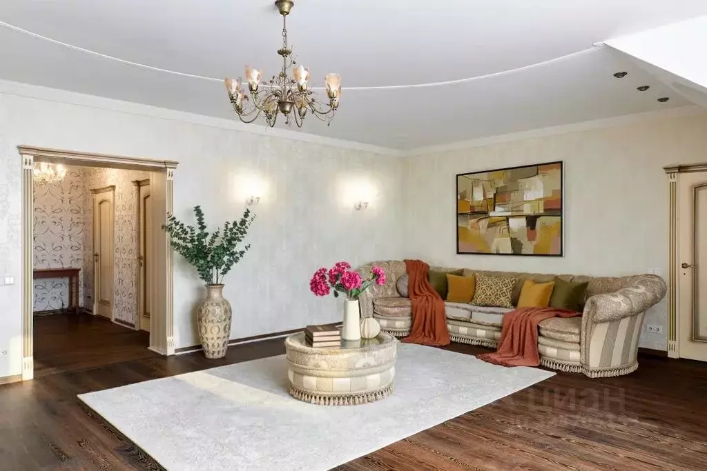 4-к кв. Татарстан, Казань ул. Нурсултана Назарбаева, 10 (180.0 м) - Фото 1