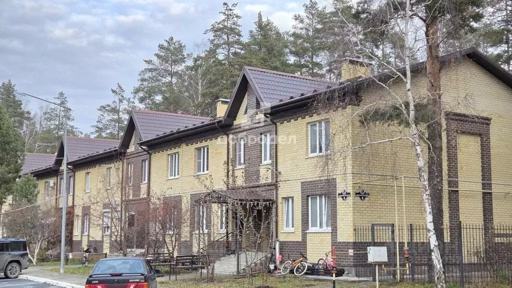 Дом в Свердловская область, Екатеринбург ул. Адмирала Ушакова, 4 (127 ... - Фото 1