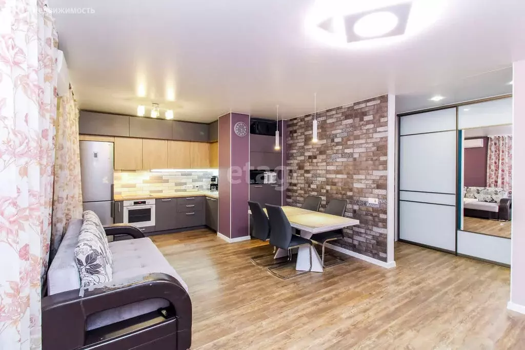 2-комнатная квартира: Тюмень, улица Тимофея Чаркова, 79к3 (74 м) - Фото 1