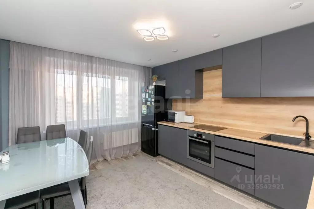 3-к кв. Тюменская область, Тюмень Кремлевская ул., 85 (85.3 м) - Фото 1