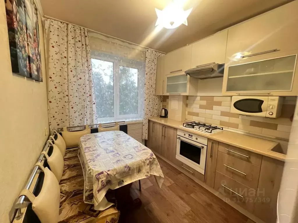 3-к кв. Белгородская область, Старый Оскол Рудничный мкр, 12 (62.0 м) - Фото 0